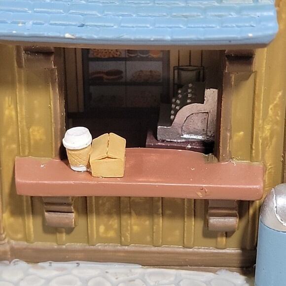 Lemax Signature Collection THE COOKIE PALACE 2018 Collector Porcelain Building - Picture 7 of 16